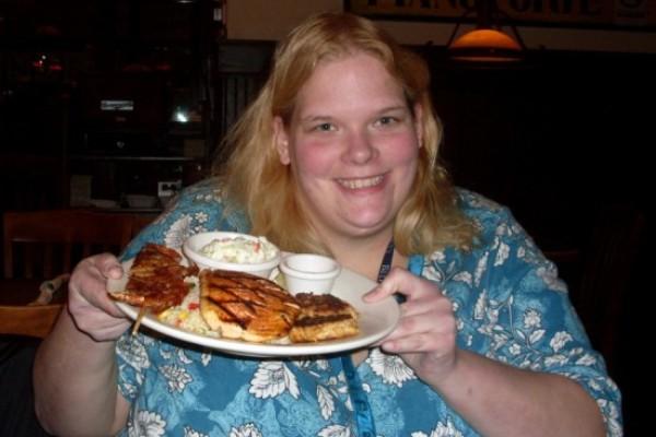 Έχει οργασμούς από το φαγητό!