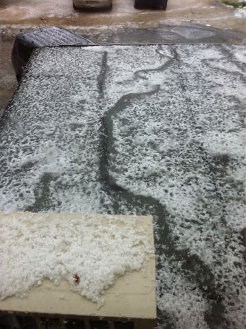 Γεμάτοι οι δρόμοι με χαλάζι