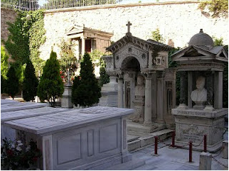 Πλιάτσικο σε…νεκροταφείο