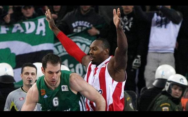 Ο τελικός έγινε…χαρτοπόλεμος