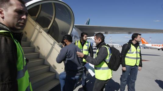 Τους γύρισαν πίσω