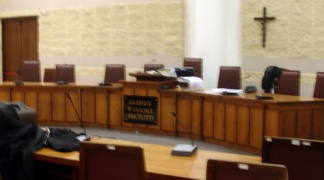 Στο δικαστήριο ο πρωθυπουργός