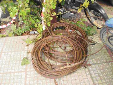 Δεν αφήνουν τίποτα όρθιο