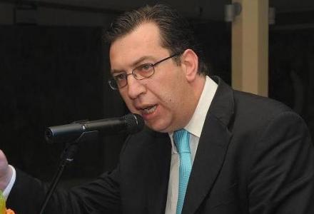 Γαλάζιες εσωκομματικές μαχαιριές