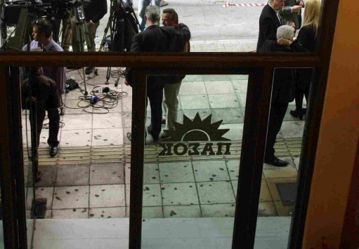 Ανατροπές στην κούρσα διαδοχής