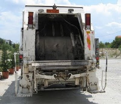 Παρέλαση τα… σκουπίδια