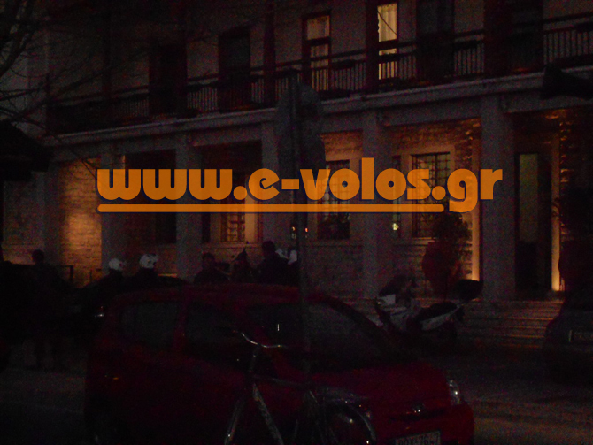 Τα ΜΑΤ έκαναν face control