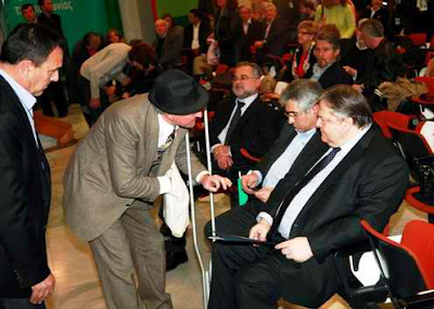 Σε λίγο:”γιατί γιαούρτωσα τον Βενιζέλο”