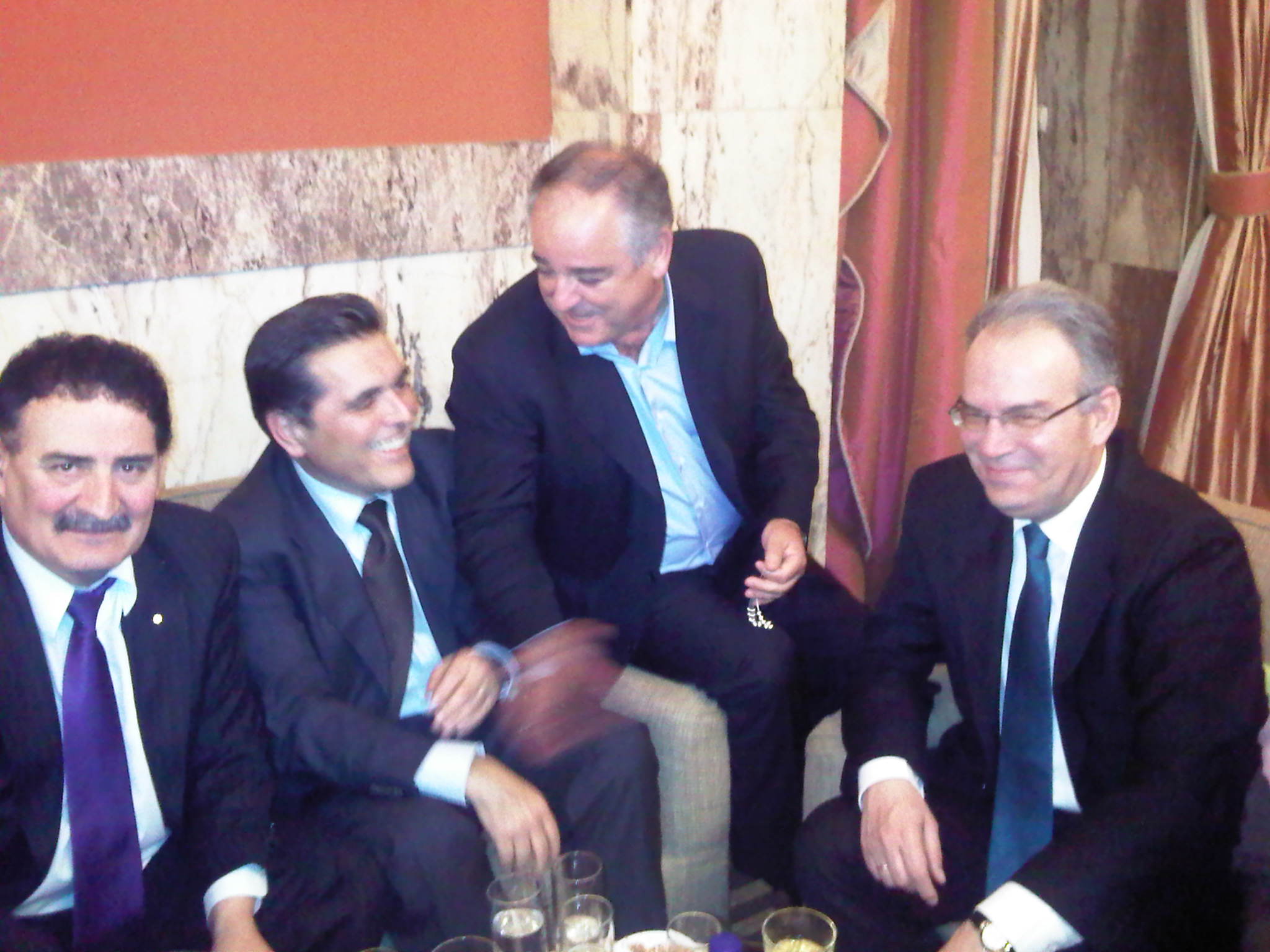 Τώρα-Τα τσουγκρίζουν στη Βουλή