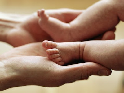 Παράτησε το μωρό της