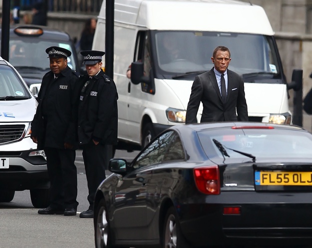 Ο Μποντ επέστρεψε στο Λονδίνο