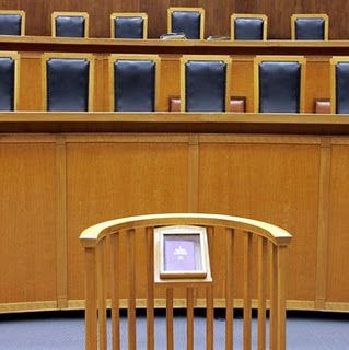 Τώρα-Εκκενώθηκε ο Αρειος Πάγος