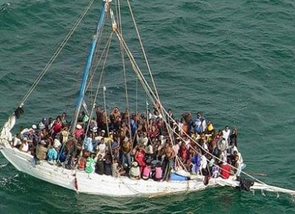 Μετανάστες εξέπεμψαν SOS