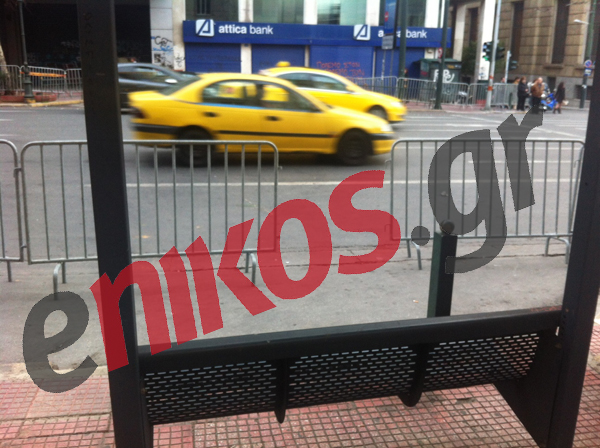 Τώρα-Κάγκελα σε στάσεις