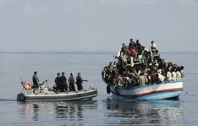 Ακυβέρνητο σκάφος με μετανάστες