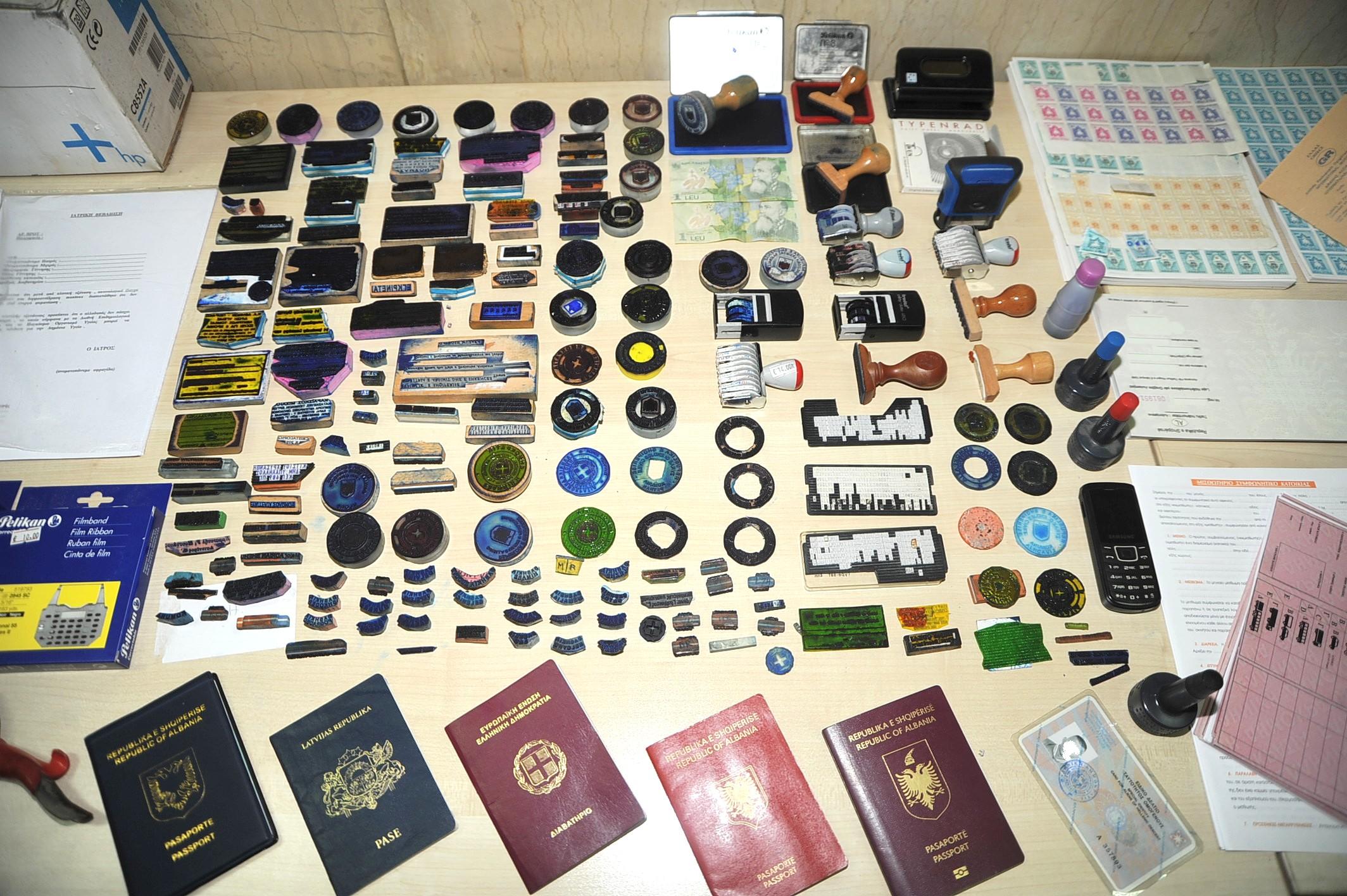 Βρήκαν «γιάφκα» με πλαστά