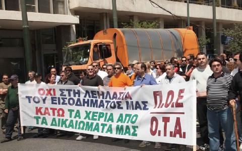 “Σφάζονται” για τα σκουπίδια