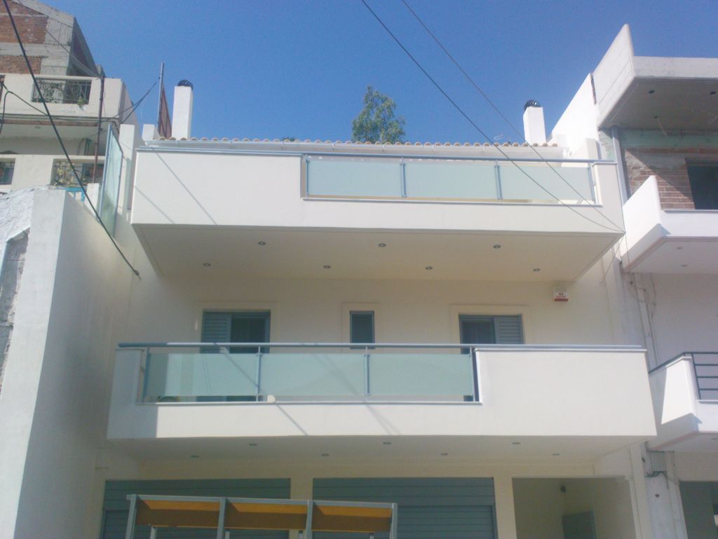 Πήδηξε απ’ τον τρίτο να γλιτώσει