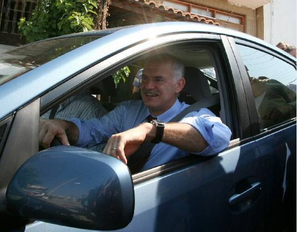 Ο Παπανδρέου συνεχίζει τα ταξίδα