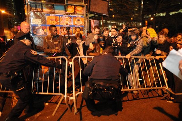 Χιλιάδες κόσμου στους δρόμους