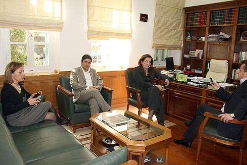 Άνησυχει η Ντόρα