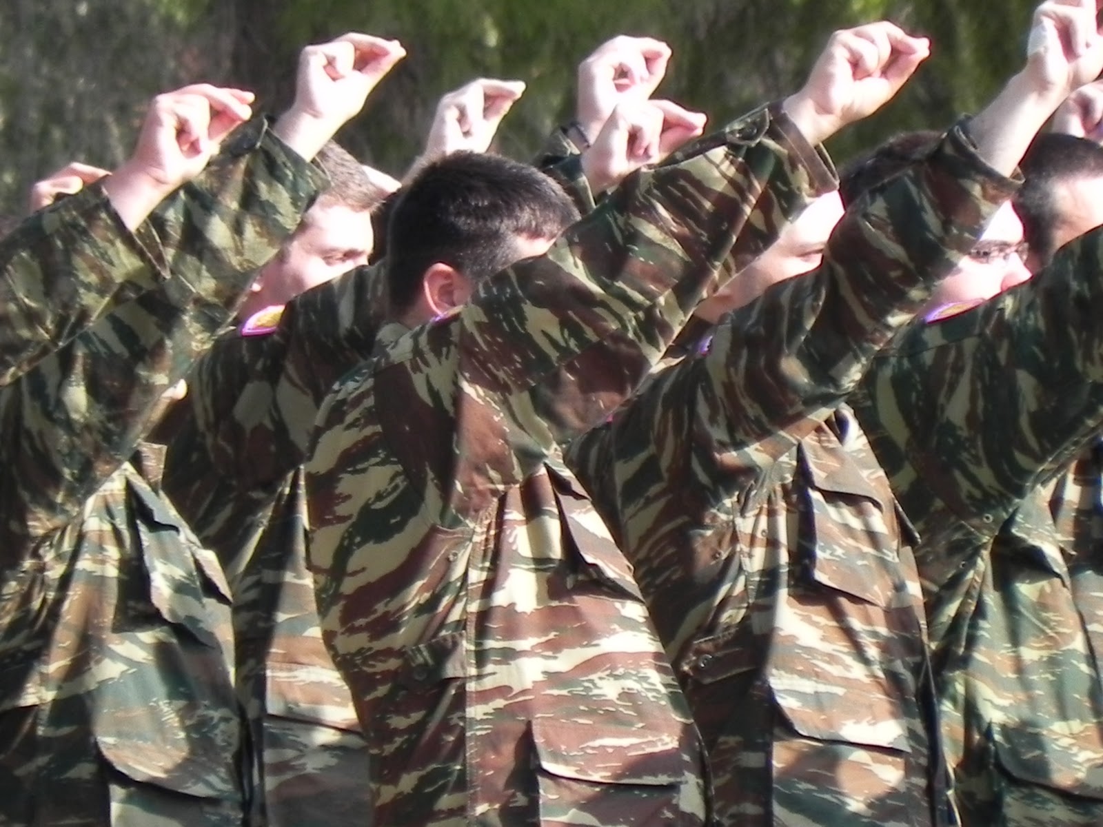 Κλείνουν κέντρα νεοσυλλέκτων