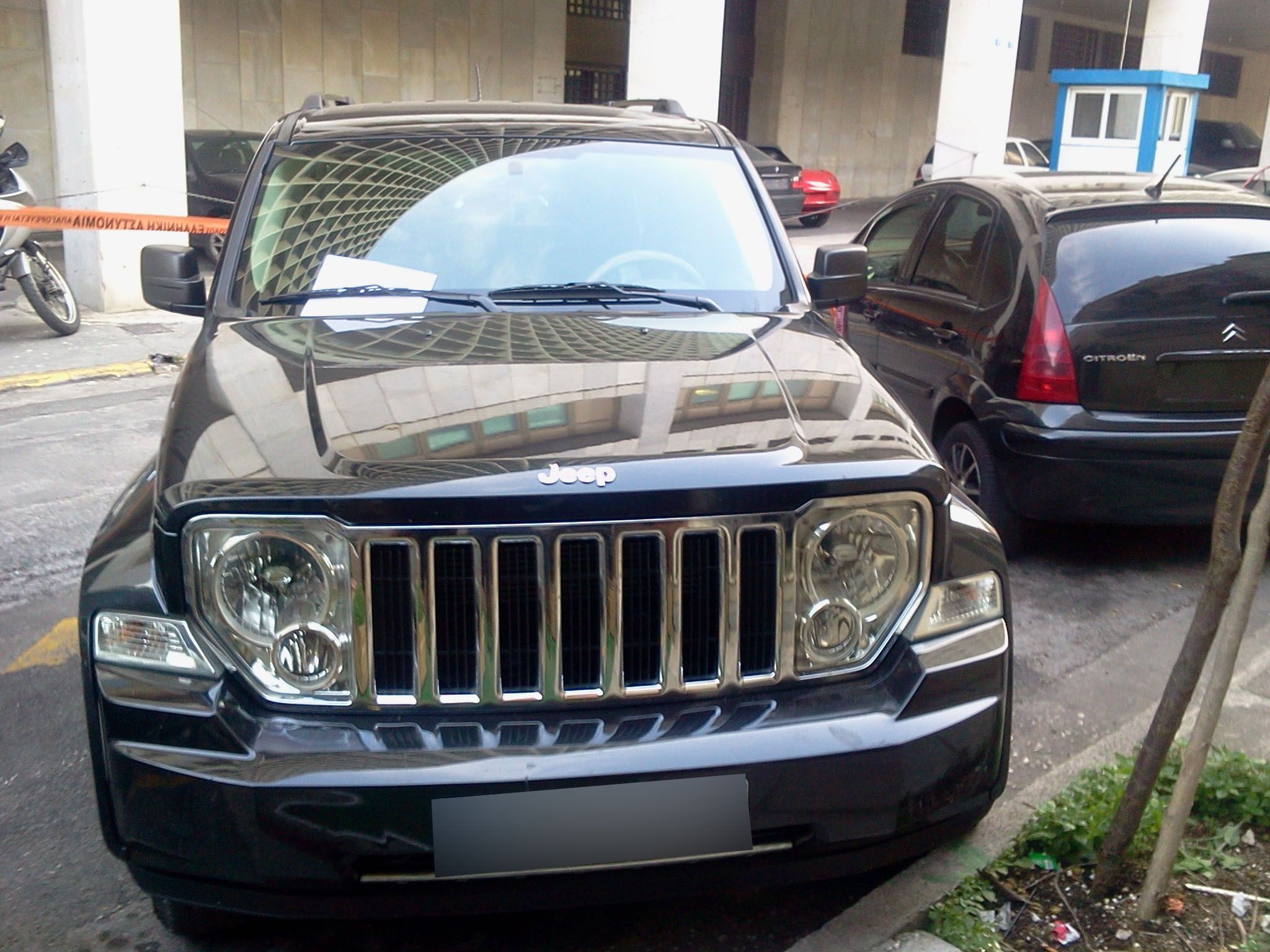 Μόνο 4 πολυτελή αυτοκίνητα;