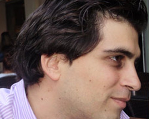 Κατεβαίνει υποψήφιος ο…γιος;