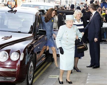 Τσαγάκι με τις νύφες της