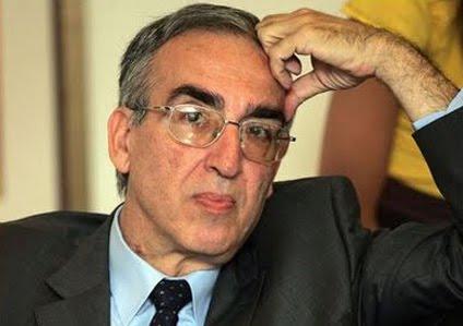 Ζητά την άρση της ασυλίας του