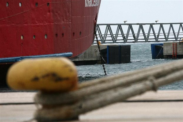 Δένουν τους κάβους