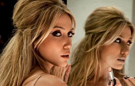 Βackstage…”Mες την καλή χαρά”