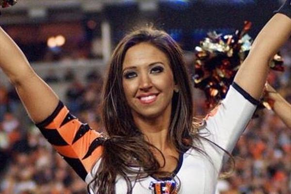 Η μαζορέτα και ο πρωτάρης