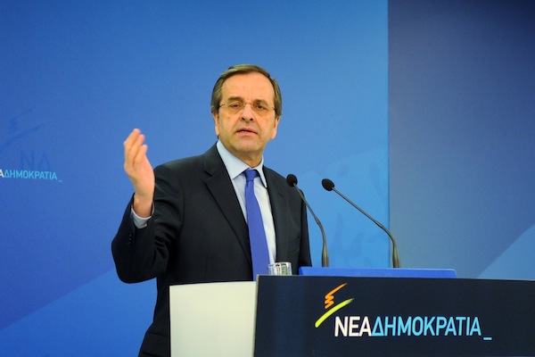 Τους βγάζει στο δρόμο