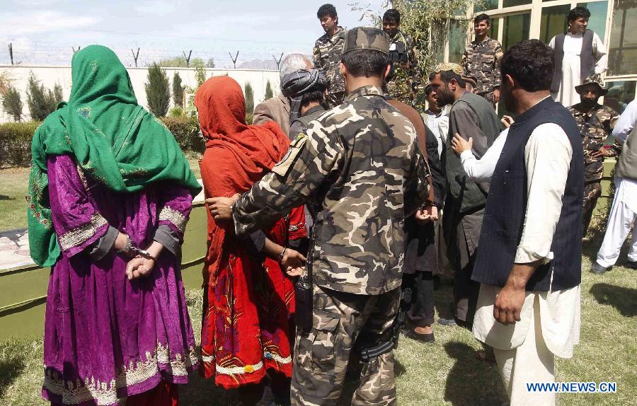 Επτά Ταλιμπάν ντυμένοι γυναίκες!