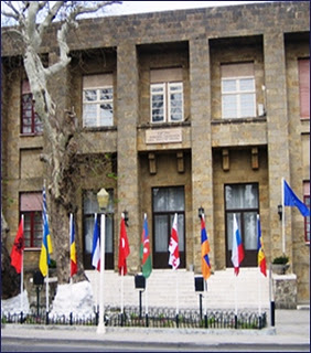 Η Παιδεία παίζει