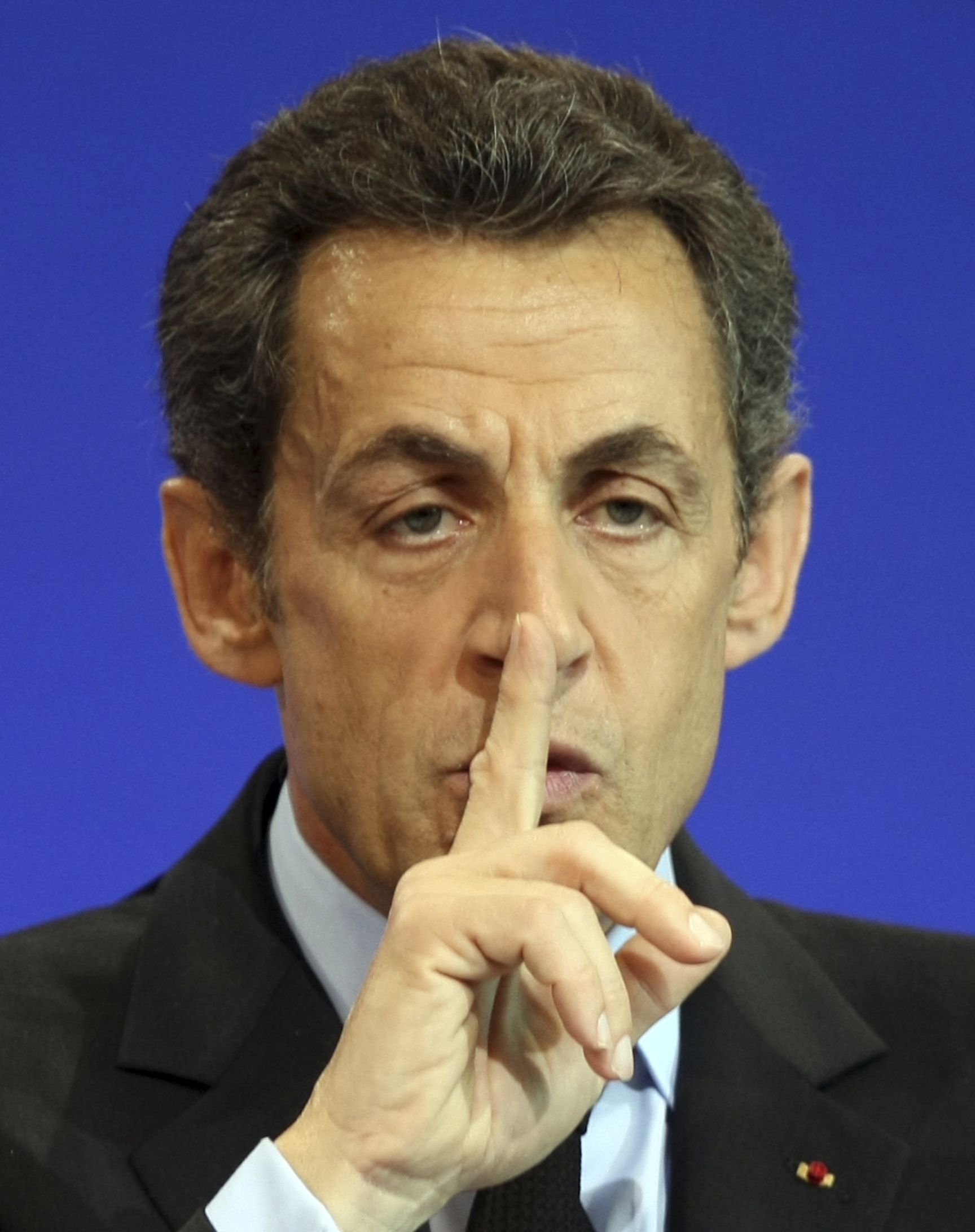 Δύσκολα “δύει”ο Σαρκοζί