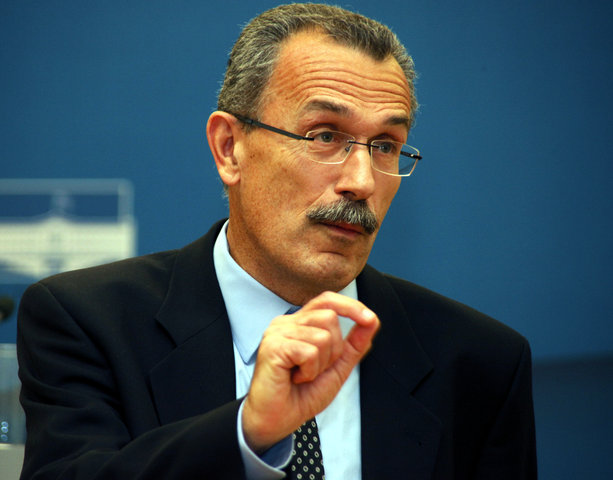 Στηρίζουν Βορίδη