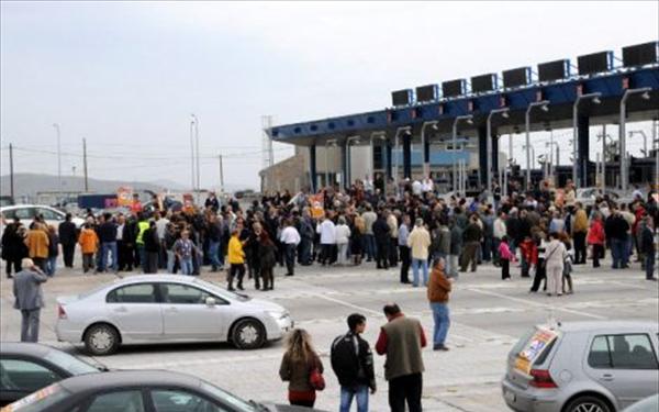 Ανοίγουν τα διόδια