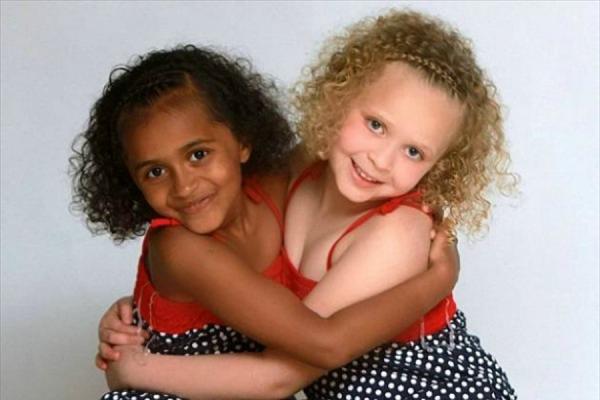 Κι όμως είναι δίδυμες!