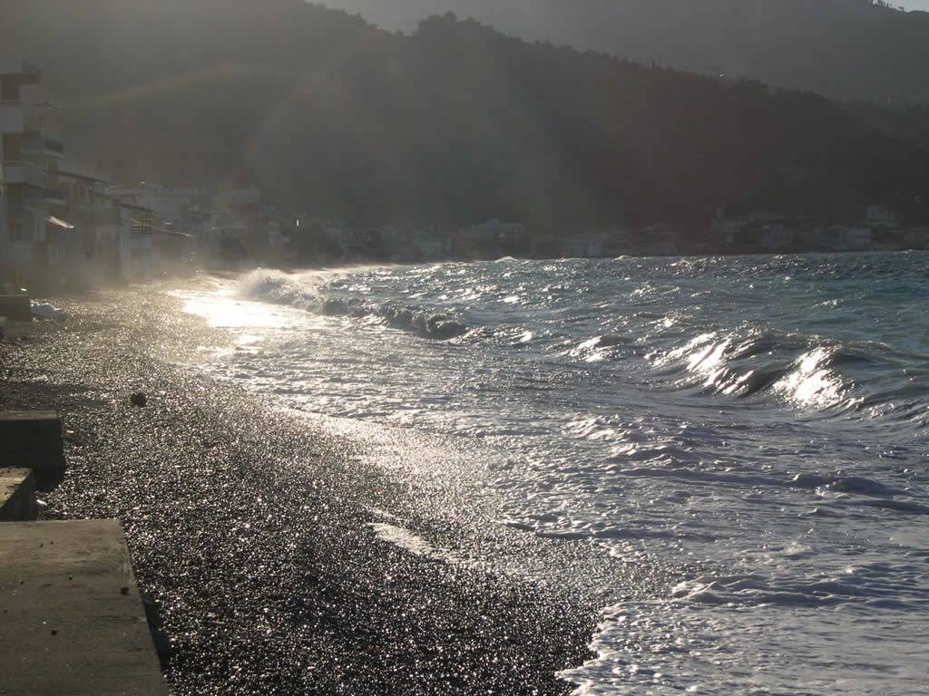 Τρέμουν μην πέσουν τα ταβάνια