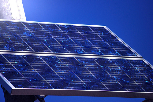 Φόρτωσαν τα πάνελ κι έφυγαν