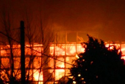 Στις φλόγες βιομηχανία!