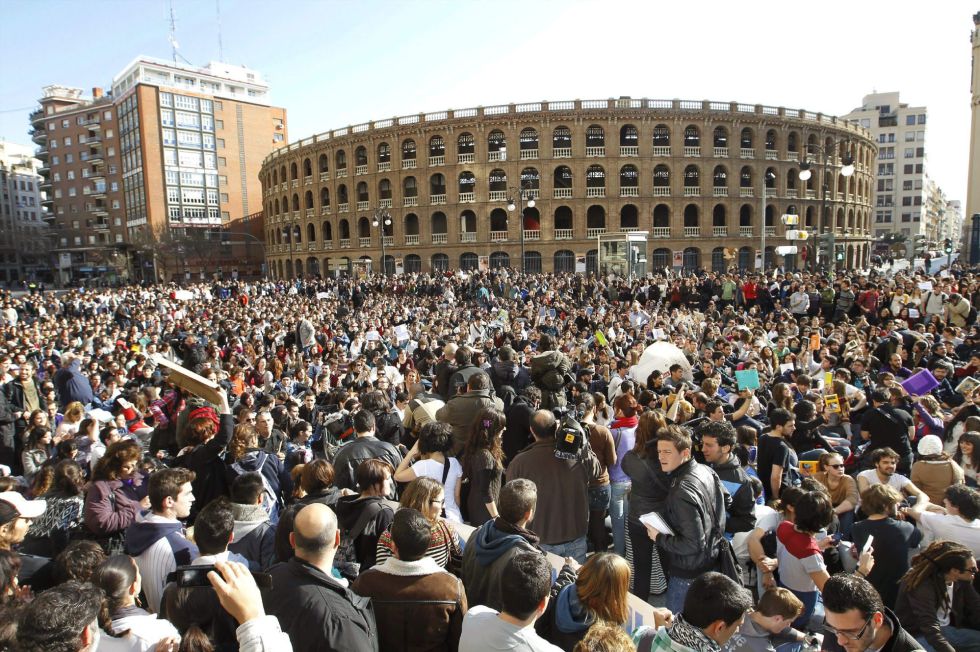 Μαζικές διαδηλώσεις