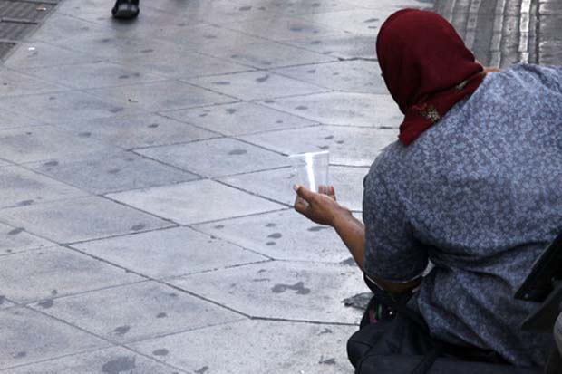 Τις ανάγκαζαν να ζητιανεύουν