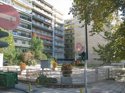 Διαμαρτυρία με… τσάπες