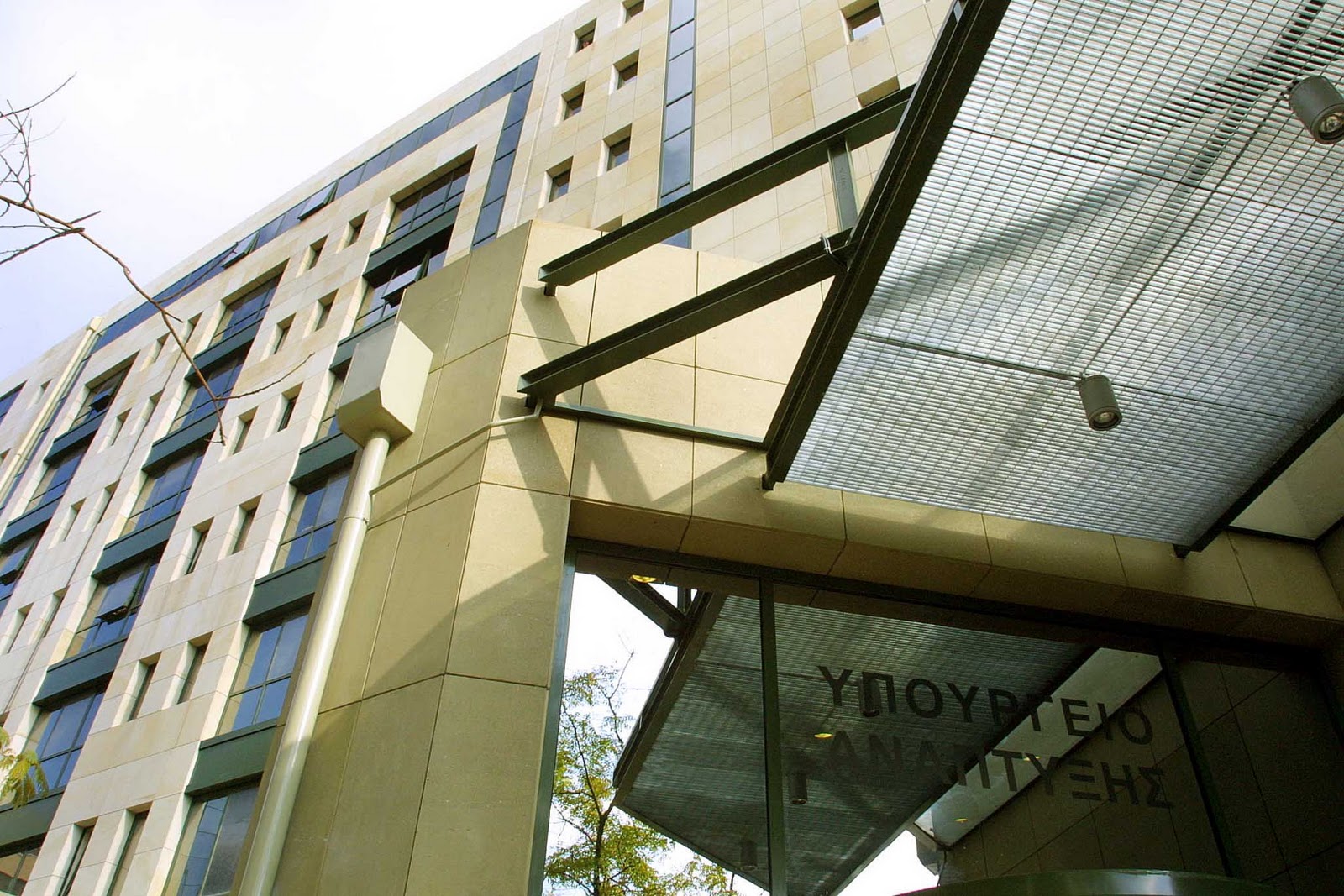 Νέοι στην”αμαρτωλή”υπηρεσία