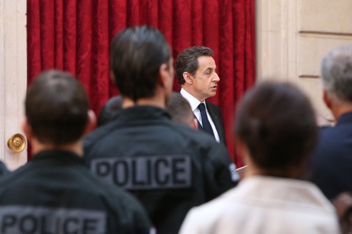 Διώχνει “εξτρεμιστές” ο Σαρκοζί