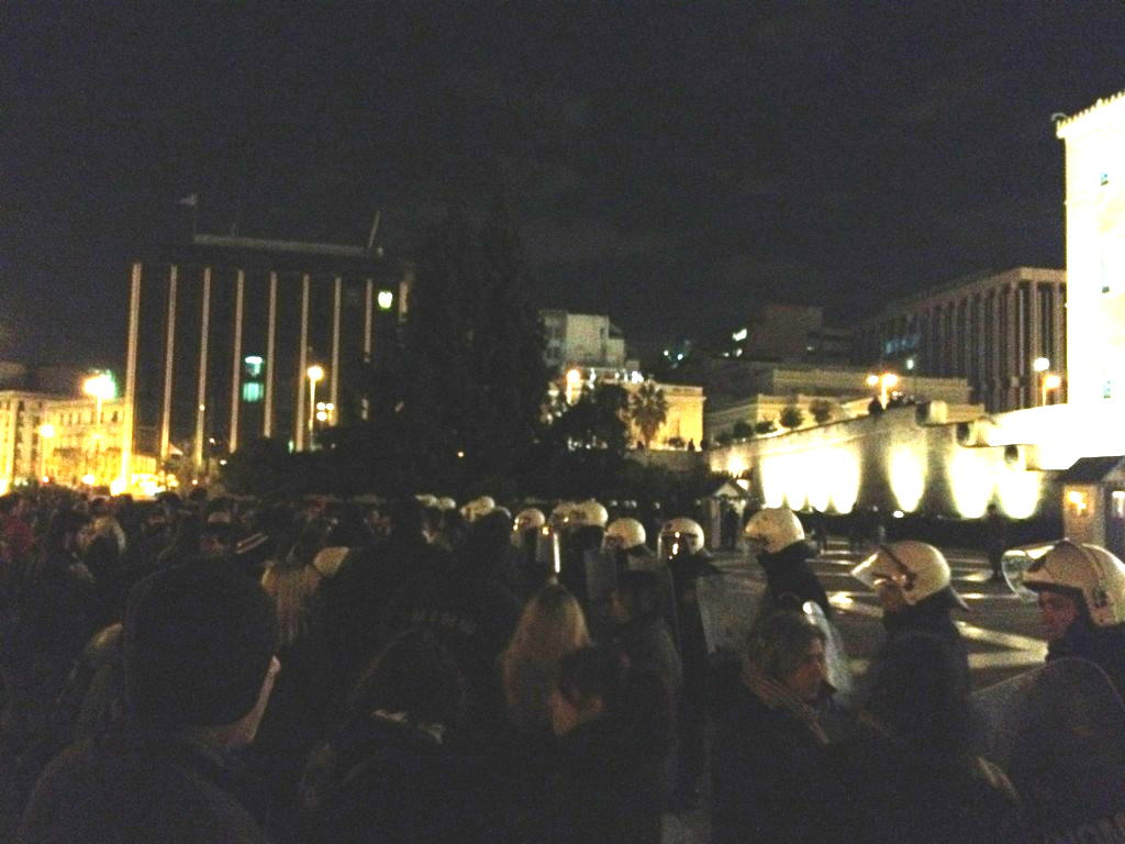 Τώρα-Ένταση στο Σύνταγμα