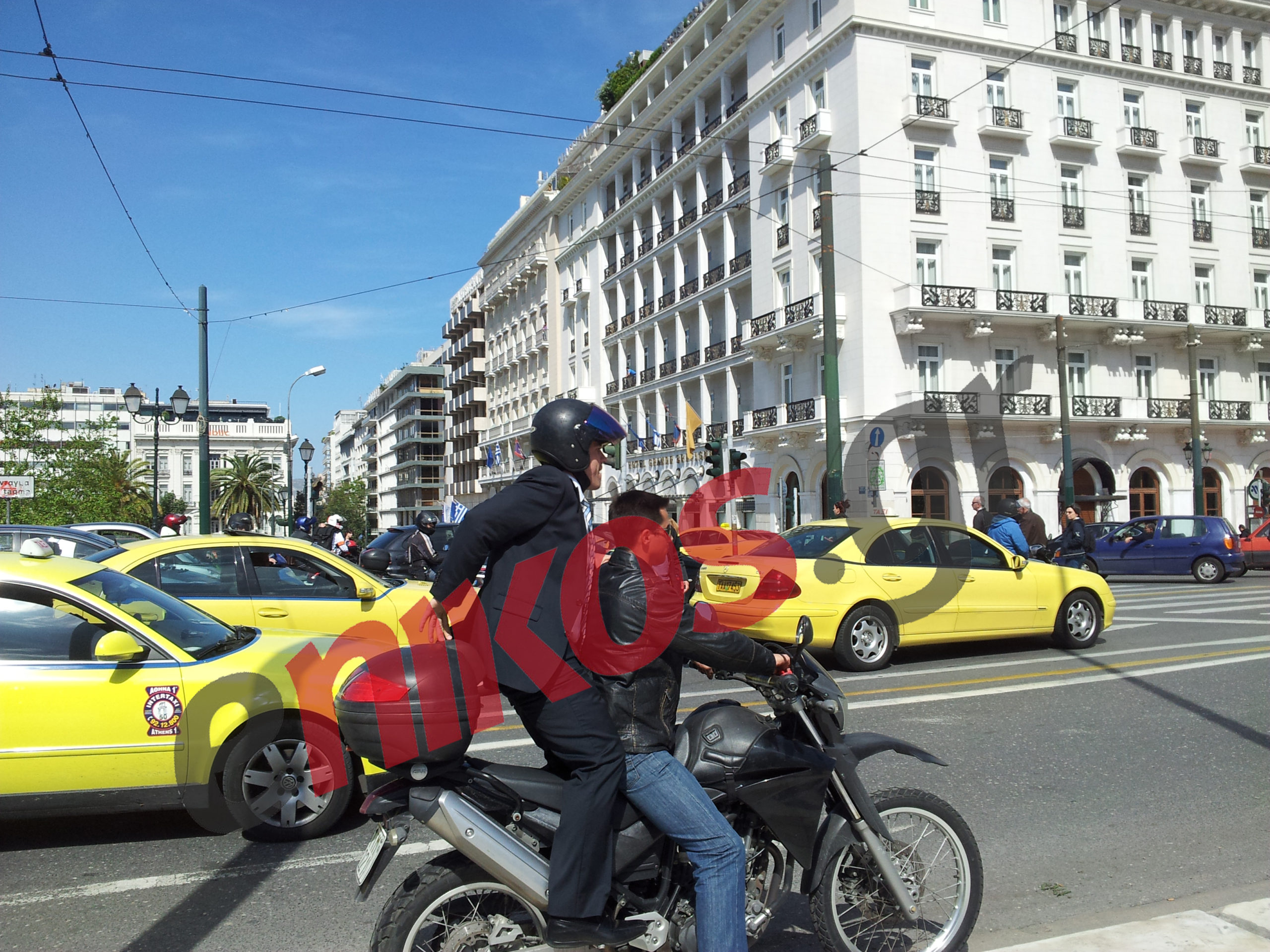 Μαντέψτε ποιος είναι